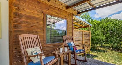 Cabine Texas Star absolument charmante, vues sur la campagne, bain à remous, foyer extérieur!