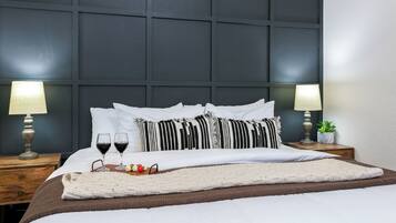 Iron/ironing board, free WiFi, bed sheets