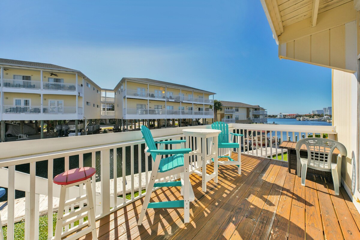 Pet-friendly, Walk to Beach! Sandpiper Cove 1025!