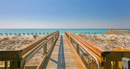Beach Service Included-Pet-friendly, Walk to Beach! Sandpiper Cove 1025!