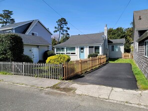 Exterior - on 11th (Seaside)