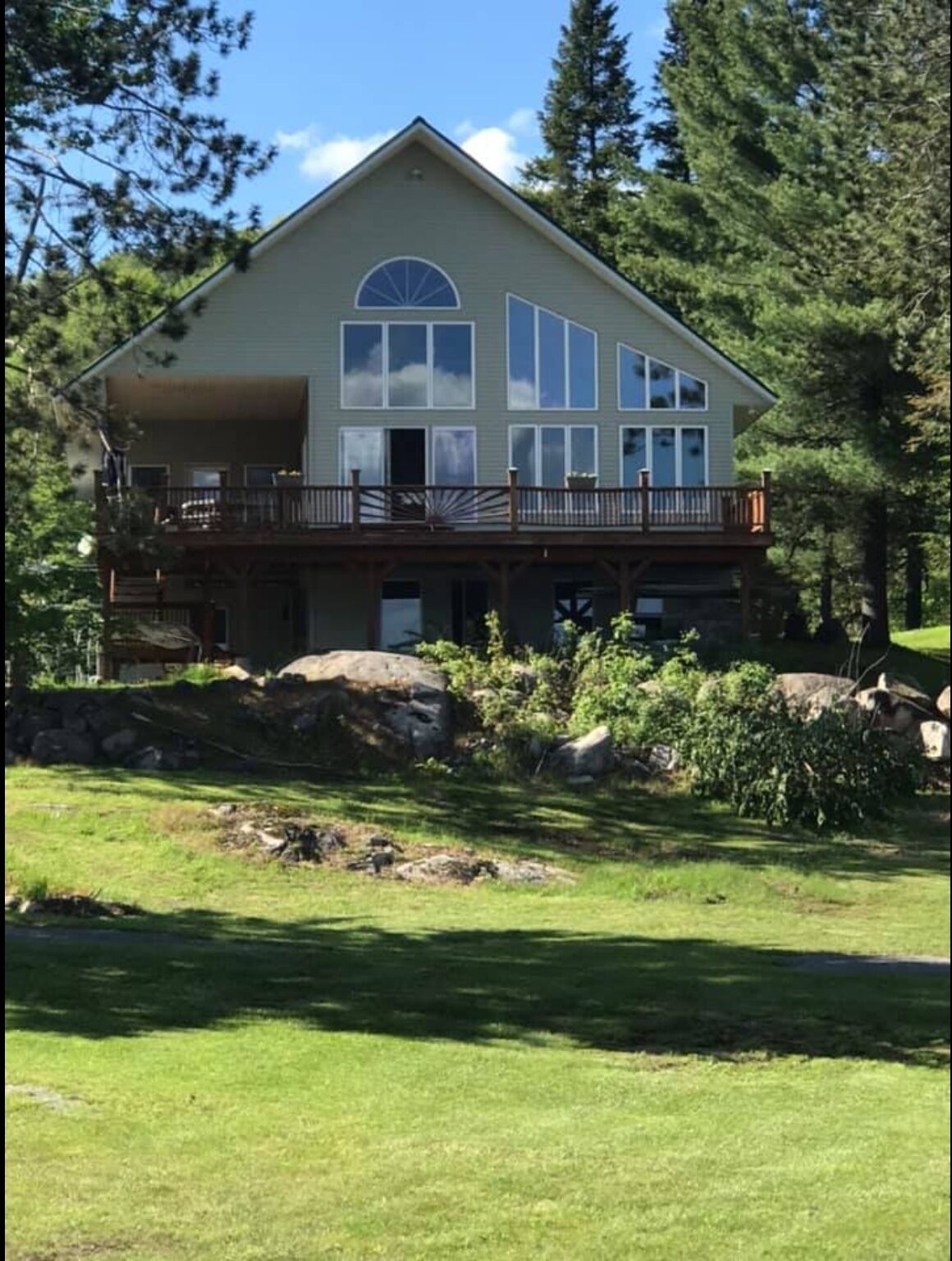 4 Season Adirondack Lakehouse on beautiful Fourth Lake