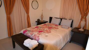Premier House | Blackout curtains, soundproofing, iron/ironing board, free WiFi