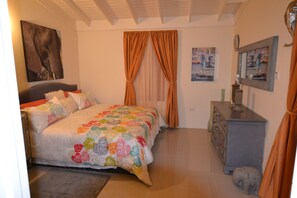 Hus – premier | Blendingsgardiner, lydisolert, strykejern/-brett og wi-fi (inkludert)