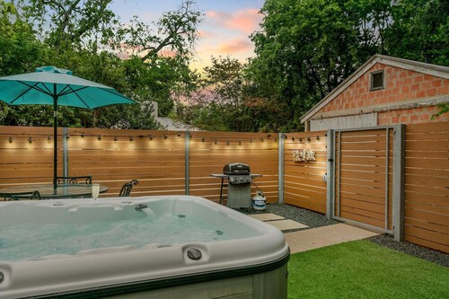 Silver Lining Cottage | 2/1, In Town, Hot Tub, Pet Friendly w/ fee