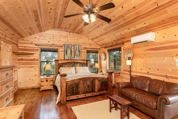 Iron/ironing board, bed sheets