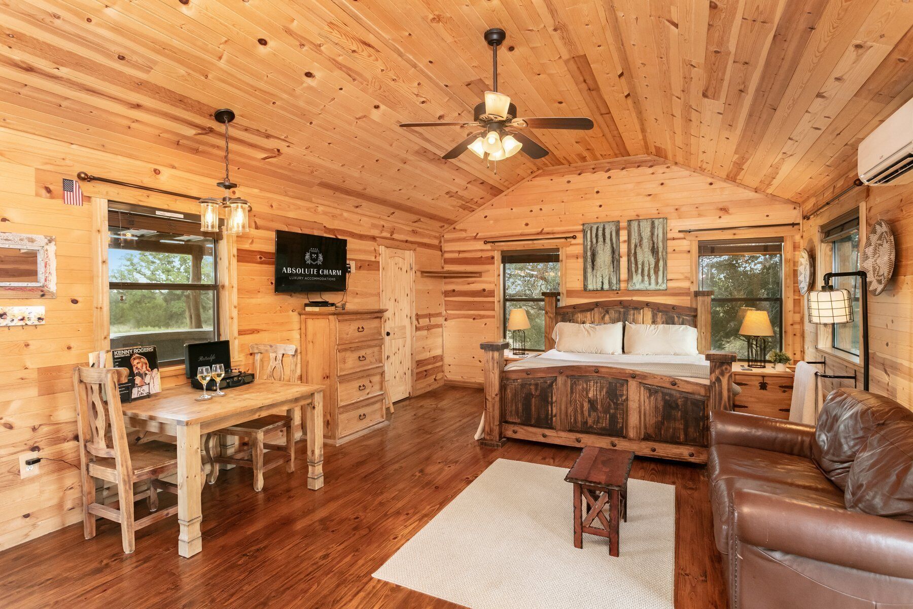 Iron/ironing board, bed sheets