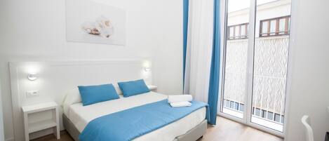 Chambre Deluxe Double ou avec lits jumeaux, balcon | Literie de qualité supérieure, couette en duvet d'oie