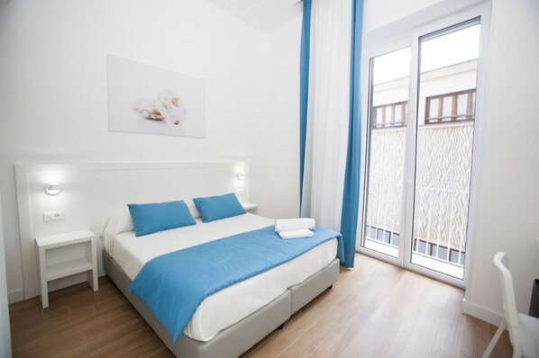 Camera Deluxe con letto matrimoniale o 2 letti singoli, balcone | Biancheria da letto di alta qualità, copriletto in piuma