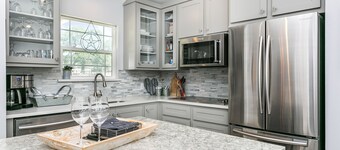 Texas 2 Suites |  2/2 Farm house | Close to 290 Wine Trail