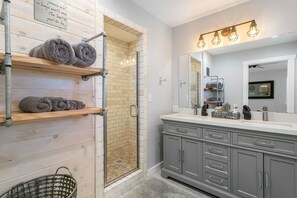 Shower, hair dryer, towels