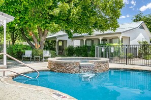 Pool - Main Street Retreat Cotswold Bungalow | King Bed | Shared Hot Tub/Pool (Fredericksburg)
