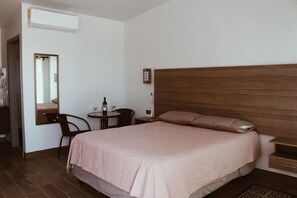Free minibar, individually decorated, individually furnished - Quintas Marlet en la ruta del vino (Valle de Guadalupe)