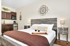 Iron/ironing board, free WiFi, bed sheets