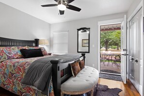 3 makuuhuonetta, silitysrauta/-lauta, ilmainen Wi-Fi, vuodevaatteet