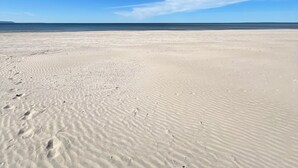 På stranden