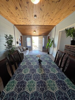 Interior - BEACHFRONT COTTAGE IN WASAGA BEACH - SANDPIPER BEACH RESORT - COTTAGE # 7 (Wasaga Beach)