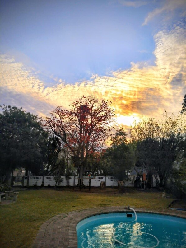 Outdoor pool - Oudtshoorn Homestay Accommodation (Oudtshoorn)