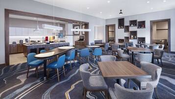 Frokost på farten er inkludert hver dag