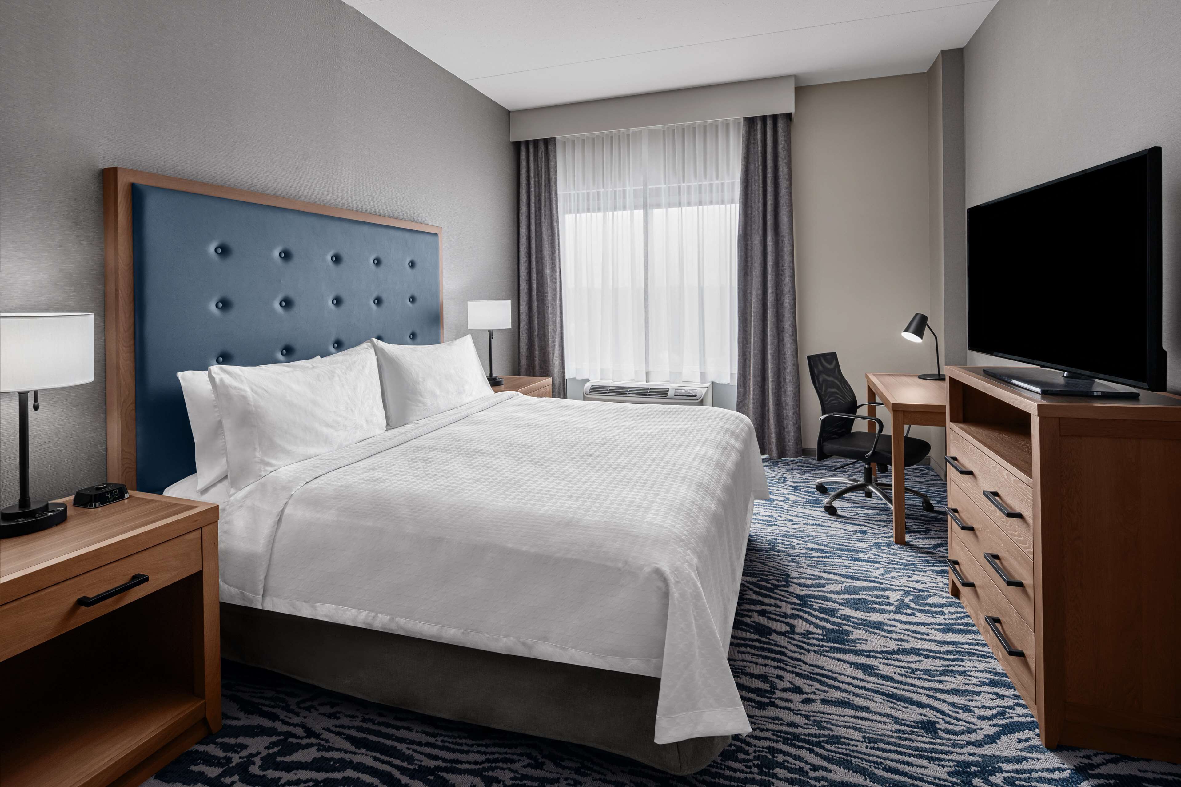suite, multiple beds | hypo-allergenic bedding, desk, laptop workspace, blackout curtains