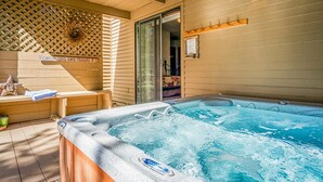 A hot tub area with a wooden deck, a bench, and a sign that reads "CHESTNUT LIVES SIMPLE HEALTH". - Cozy Sunriver Home w/ AC, Fireplace, HotTub, 8 SHARC Passes, Outdoor Heaven (Sunriver)