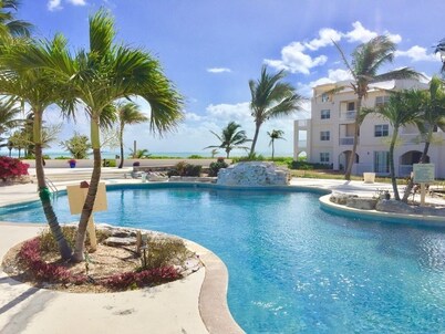 Couple’s Retreat! Condo with ocean views, pool, and hottub! 