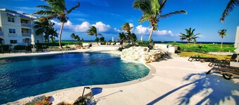 Couple’s Retreat! Condo with ocean views, pool, and hottub! 