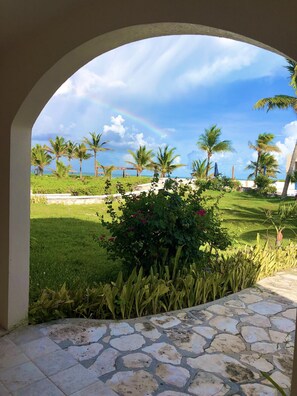 Property grounds - Couple’s Retreat! Condo with ocean views, pool, and hottub! (Providenciales)
