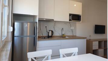 Apartment (2+2) | Eigene Küche | Großer Kühlschrank, Mikrowelle, Herdplatte, Wasserkocher