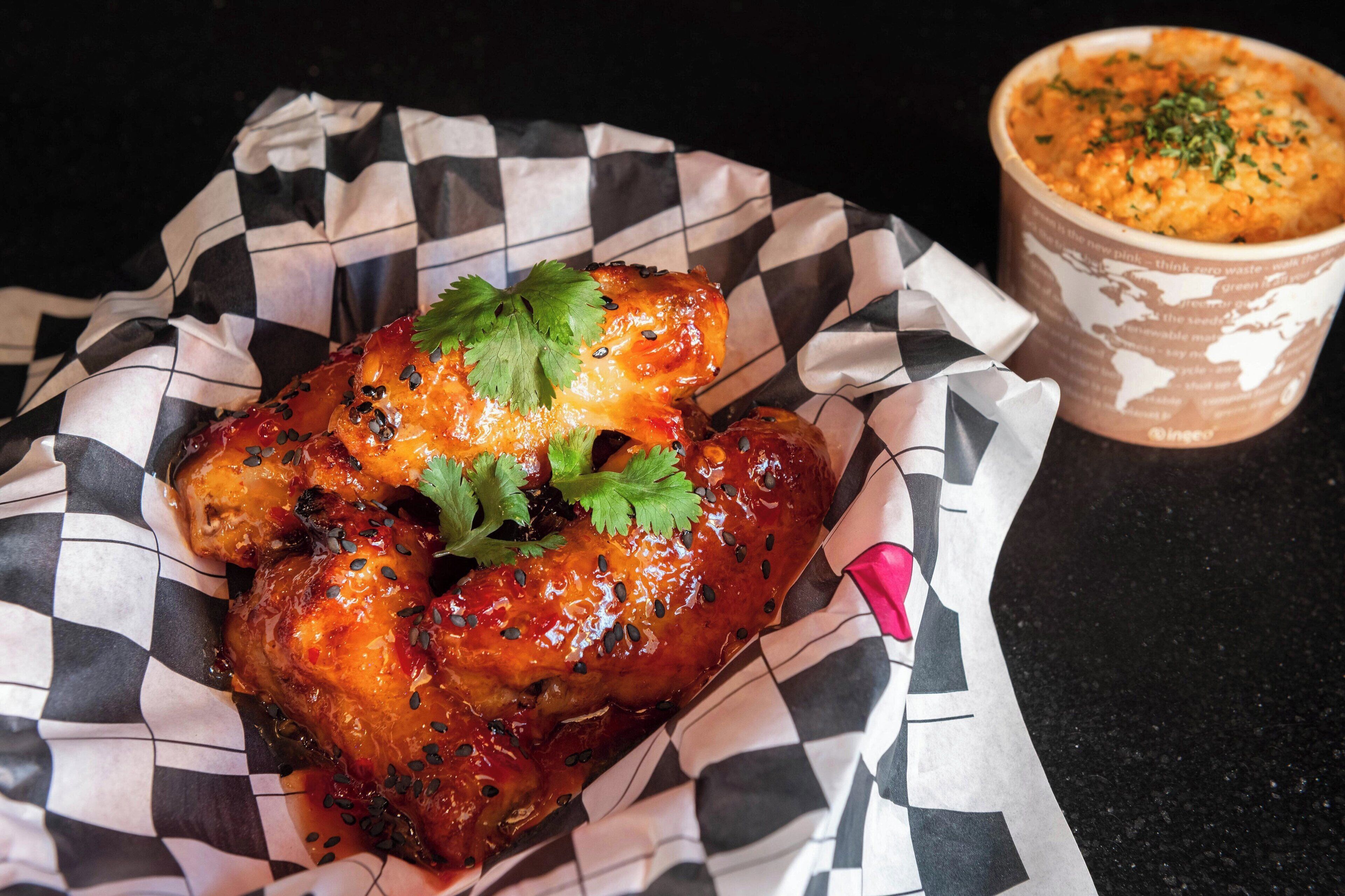 2 restaurants, breakfast served