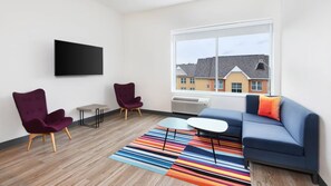 Zimmersafe, Schreibtisch, laptopgeeigneter Arbeitsplatz