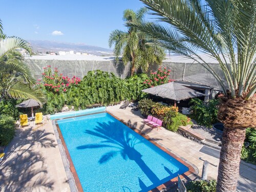 Quiet Picturesqe Banana plantation, Heated pool, walking distance to shops&rest