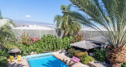 Quiet Picturesqe Banana plantation, Heated pool, walking distance to shops&rest