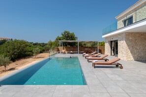 Outdoor pool - Kefalonia Stone Villas - Villa Petros Kefalonica (Trapezaki, Kefalonia)