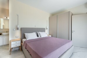 3 bedrooms, in-room safe, desk, soundproofing