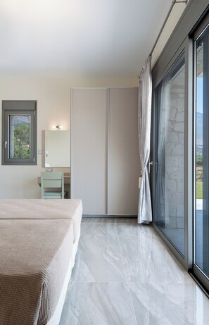 3 bedrooms, in-room safe, desk, soundproofing - Kefalonia Stone Villas - Villa Petros Kefalonica (Trapezaki, Kefalonia)