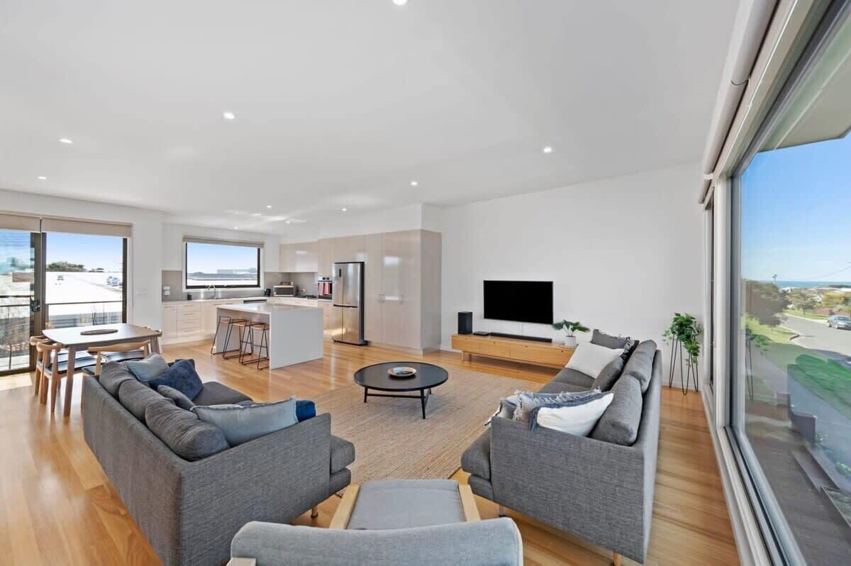 TV, offices