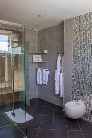 Comfort Double Room | Bathroom | Rainfall showerhead, free toiletries, hair dryer, bathrobes - Seaclusion Diani (Diani Beach)