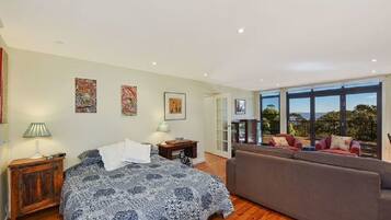 4 bedrooms, desk, iron/ironing board, WiFi