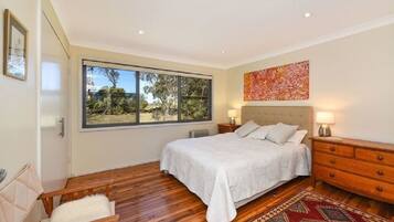 4 dormitorios, escritorio, tabla de planchar con plancha y wifi