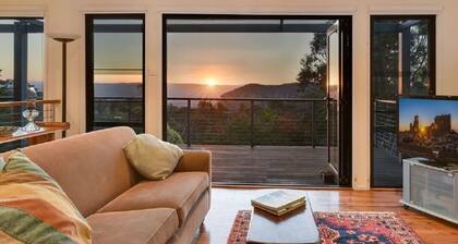 Narrow Neck Views - Spacious Mountains Home with Stunning Views!