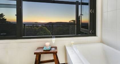 Narrow Neck Views - Spacious Mountains Home with Stunning Views!