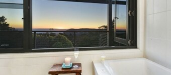 Narrow Neck Views - Spacious Mountains Home with Stunning Views!