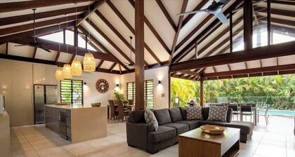 Indah Port Douglas Su
