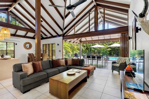 Indah Port Douglas Su