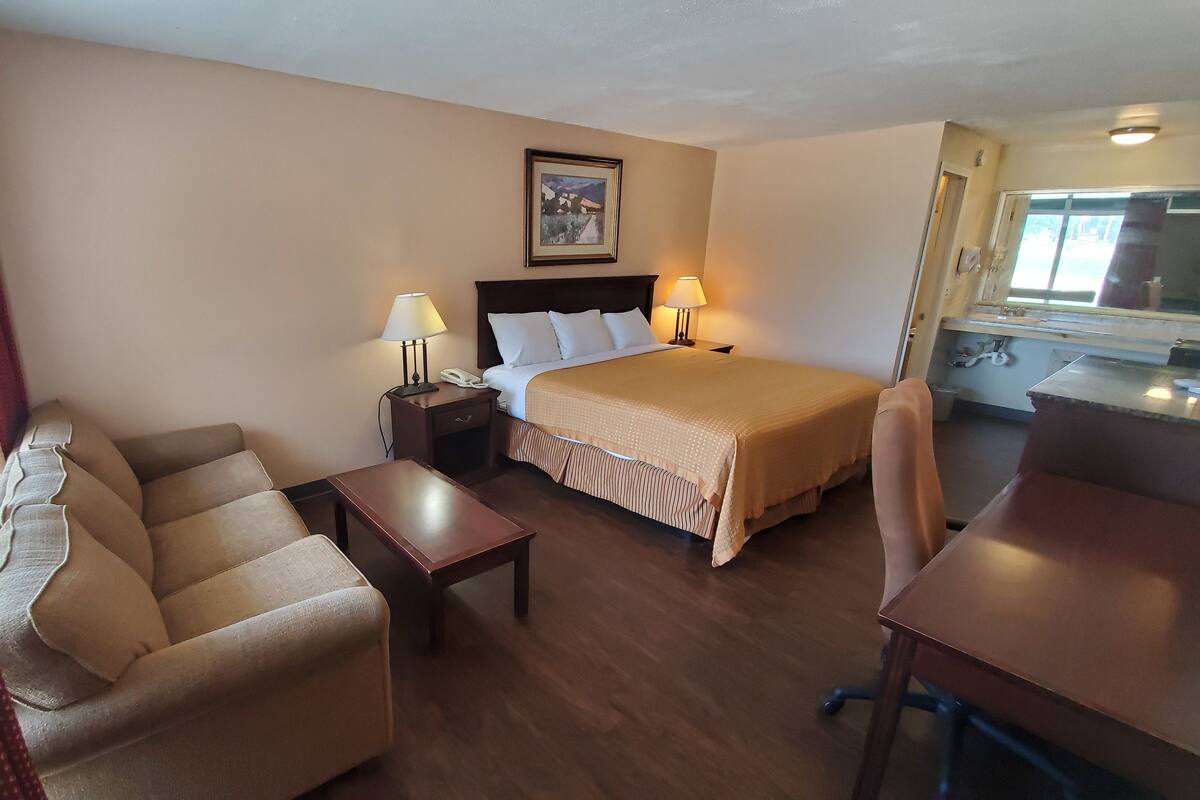 1 habitación, tabla de planchar con plancha, wifi gratis y ropa de cama