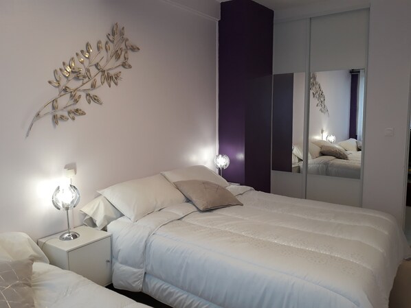 2 chambres, fer et planche à repasser, Wi-Fi gratuit, draps fournis