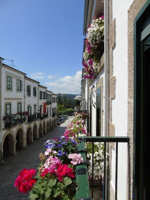 Double Room, Balcony | Premium bedding, memory foam beds, soundproofing, free WiFi - Casa San Nicolás (Portomarin)