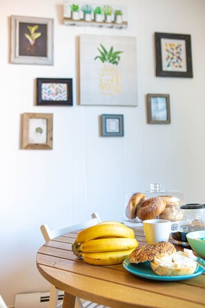 Dining - Beautiful Apt ONE STOP from Manhattan (Hoboken)