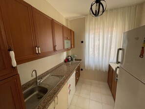 Luxury Suite, 3 Bedrooms, Sea View | Private kitchen